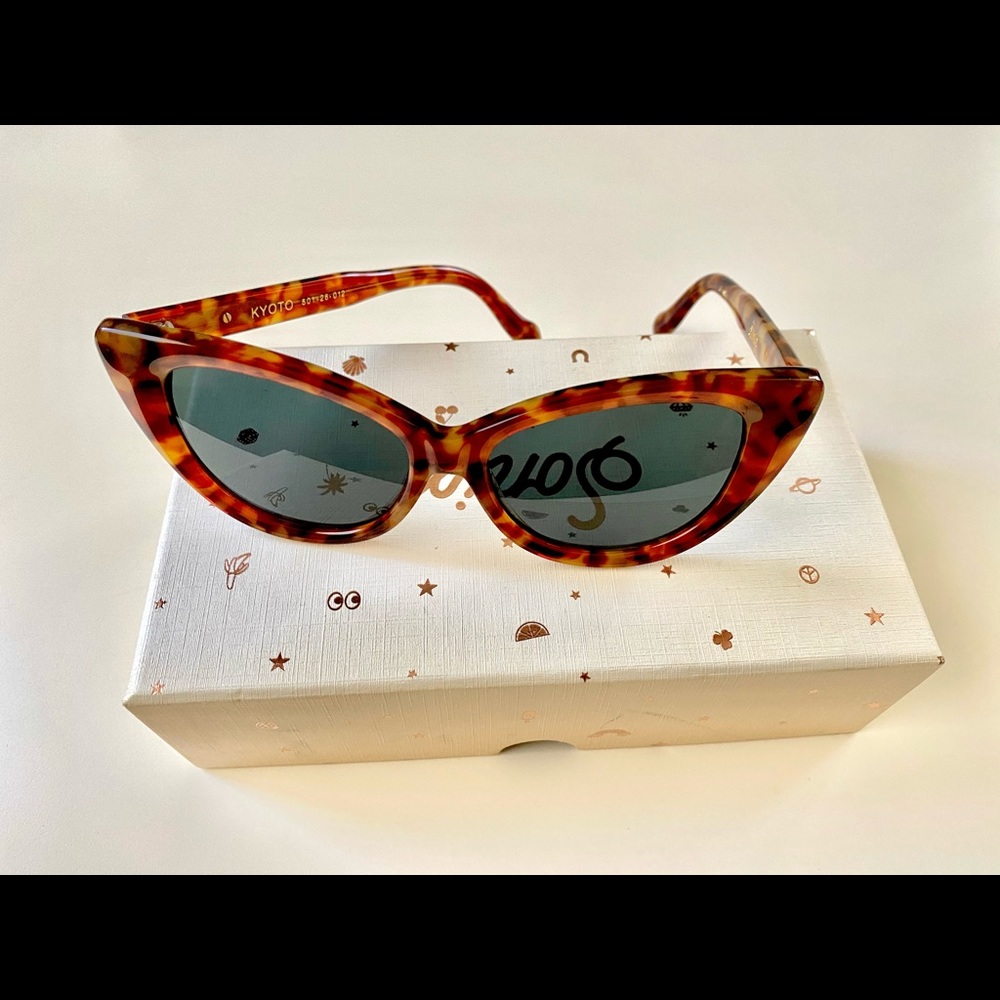 Tortoiseshell Cat-Eye Sunglasses - Sonix Kyoto